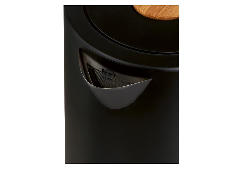Bouilloire noire avec couvercle en bois et filtre intégré