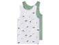 Deux débardeurs pour enfants, un blanc avec des imprimés de dinosaures verts et un vert uni.