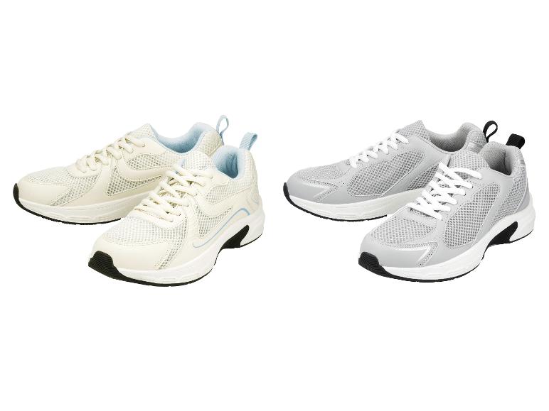Deux paires de chaussures de sport pour femmes : beiges et grises, avec semelle blanche