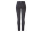 Leggings grises foncées avec une taille élastique.