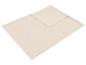 Plaid polaire doux de couleur beige clair, soigneusement plié