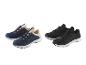 Deux paires de baskets : une noire, une bleu marine.