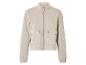 Veste beige pour femme avec fermeture éclair et poches.
