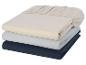 Draps-housses beige, gris clair et bleu foncé.
