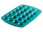 Un moule à muffins Coox turquoise avec 24 cavités.