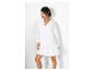 Robe blanche à manches longues, style bohème.