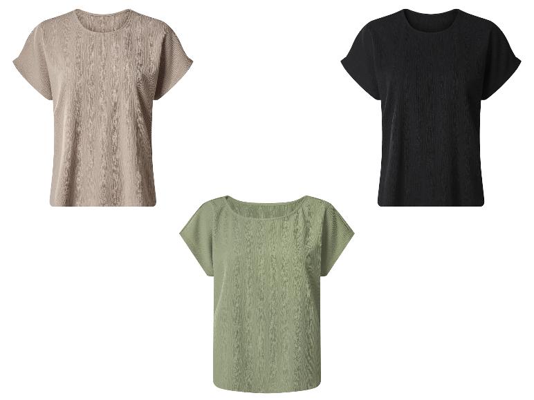 Trois t-shirts femme en beige, noir et vert à manches courtes.