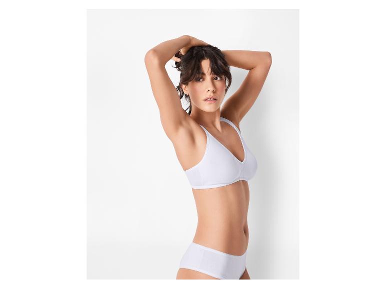 Soutien-gorge et bas blancs en coton.