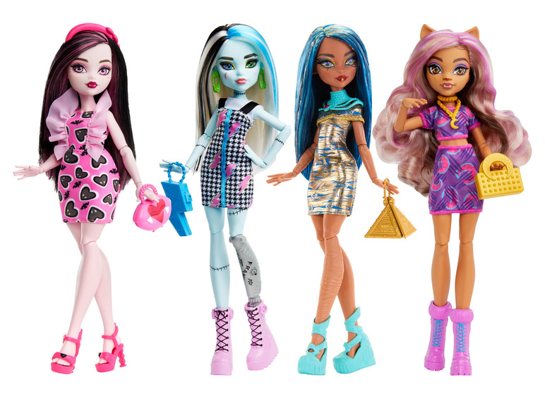 Quatre poupées Monster High dans des tenues élégantes avec des sacs assortis.