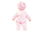 Une poupée bébé rose avec un bonnet.