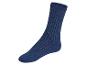 Une chaussette bleue avec des rayures verticales.