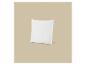 Oreiller blanc sur fond beige