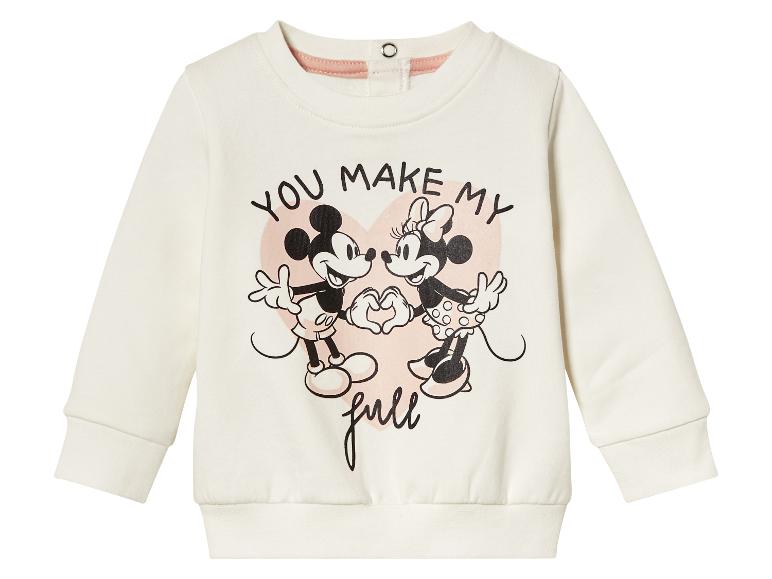 Un sweat-shirt blanc à manches longues avec un imprimé Mickey Mouse et Minnie Mouse.