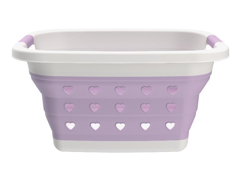 Un panier à linge pliable rose avec des cœurs.