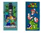 Deux serviettes de plage: une avec des personnages Minecraft, l'autre avec Mario et des monstres.