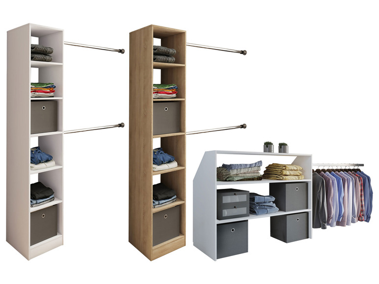 Une armoire blanche et en bois avec des étagères et une barre pour suspendre les vêtements