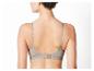 Un soutien-gorge beige sans couture avec des bretelles réglables.