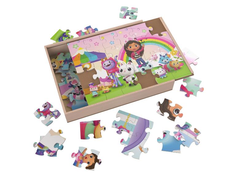 Puzzle en bois Gabby's Dollhouse avec pièces éparpillées.