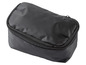 Une trousse de toilette rectangulaire noire avec une fermeture éclair.