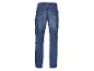 Pantalon en jean bleu avec des poches cargo.