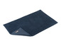 Un tapis de bain bleu avec une texture en forme de bulles, de la marque LOOKS by Wolfgang Joop.