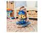 Un enfant avec un coussin Paw Patrol