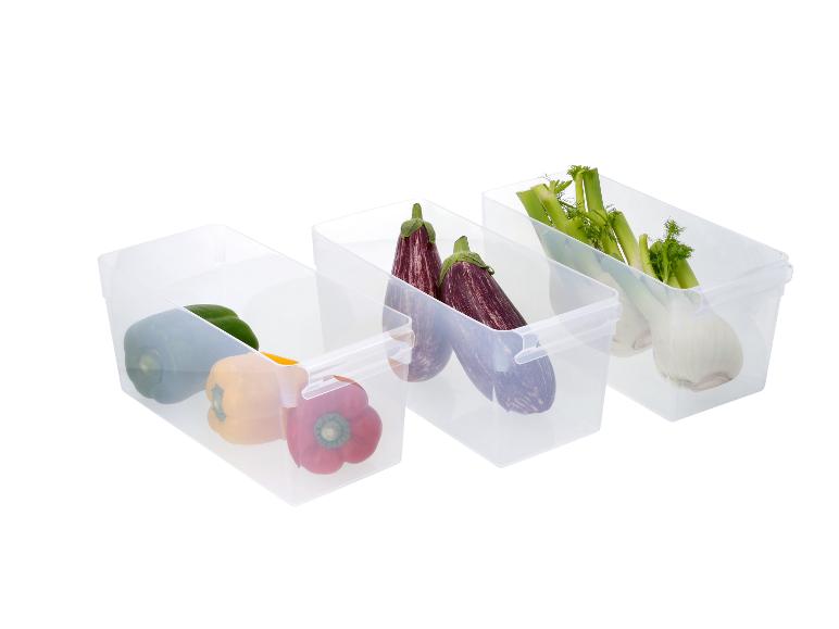 Organisateurs de réfrigérateur avec poivrons, aubergines et fenouil