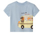 Un t-shirt bleu clair avec un imprimé d'animaux dans une camionnette.