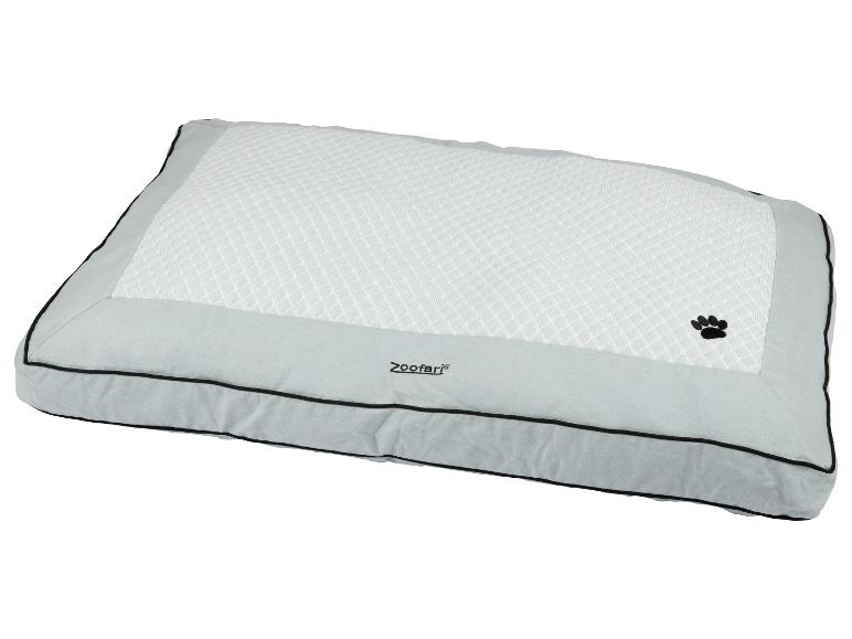 Coussin rectangulaire gris clair pour animaux de compagnie avec motif de patte et bordure noire.
