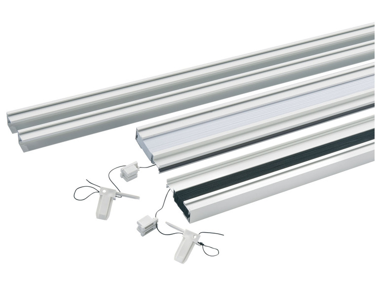 Rails en aluminium et pièces pour un store enrouleur.