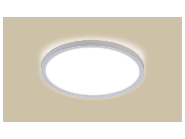 Plafonnier LED rond avec abat-jour blanc et bordure beige, émettant une lumière vive.