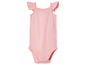 Un body bébé rose à volants.