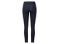 Jean skinny bleu foncé pour femme.