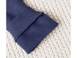 Un sweat-shirt bleu marine doublé en polaire.