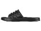 Des tongs noires avec un motif en grille.