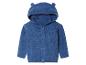 Un pull en tricot bleu à capuche pour bébés