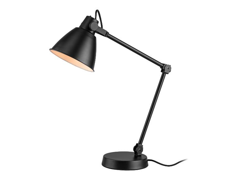 Une lampe de bureau noire avec un bras réglable.