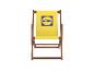 Chaise de plage jaune avec logo.