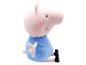 Une peluche de Peppa Pig avec un t-shirt bleu.