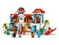 Maison Lego Disney Lilo & Stitch avec figurines et vaisseau spatial.