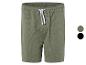 Shorts en tissu gaufré, vert olive et noir.