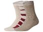 Trois chaussettes, une beige, une à rayures rouges et blanches, et une marron clair.