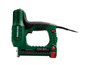 Une agrafeuse Parkside verte pour fixer différents types d'agrafes.
