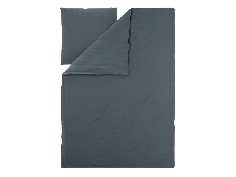 Parure de lit gris foncé avec un oreiller et une housse de couette, partiellement à rayures.