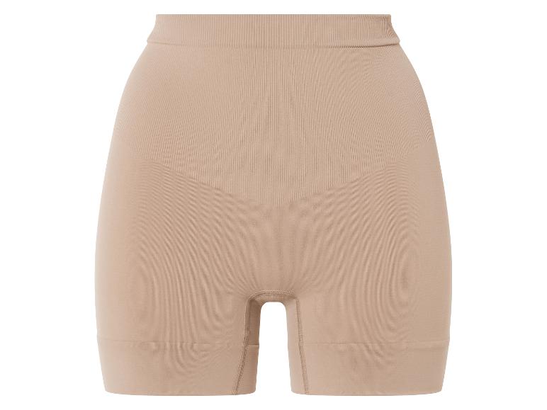 Shorty beige gainant, effet seconde peau.