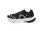 Chaussure de course noire et blanche avec des accents gris.