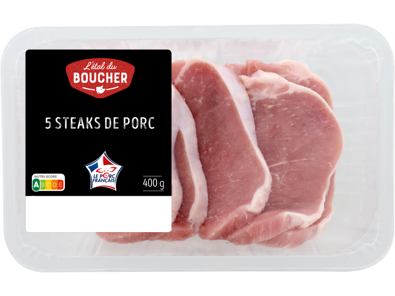 5 steaks de porc en barquette, avec une étiquette noire, Nutri-Score A et 400 g.