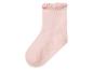 Une chaussette rose avec un bord festonné.