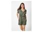 Combinaison short vert olive, style décontracté.