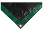 Une bâche verte et noire avec des œillets métalliques.